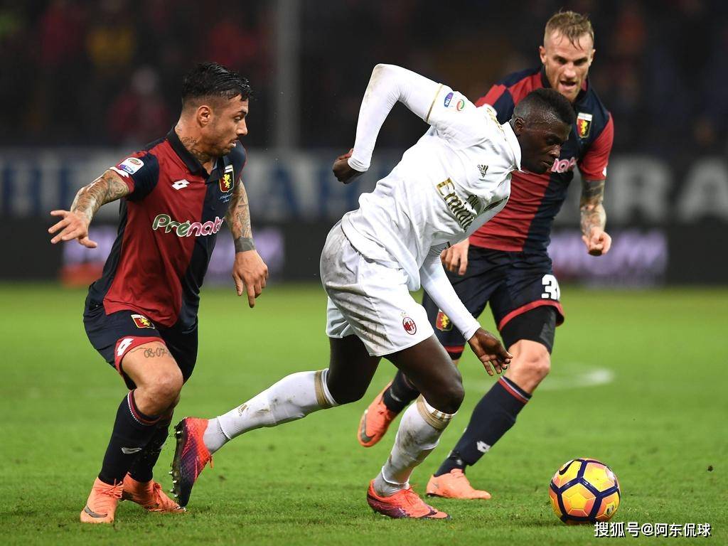 美国女子足球队力压对手，登顶比赛榜首