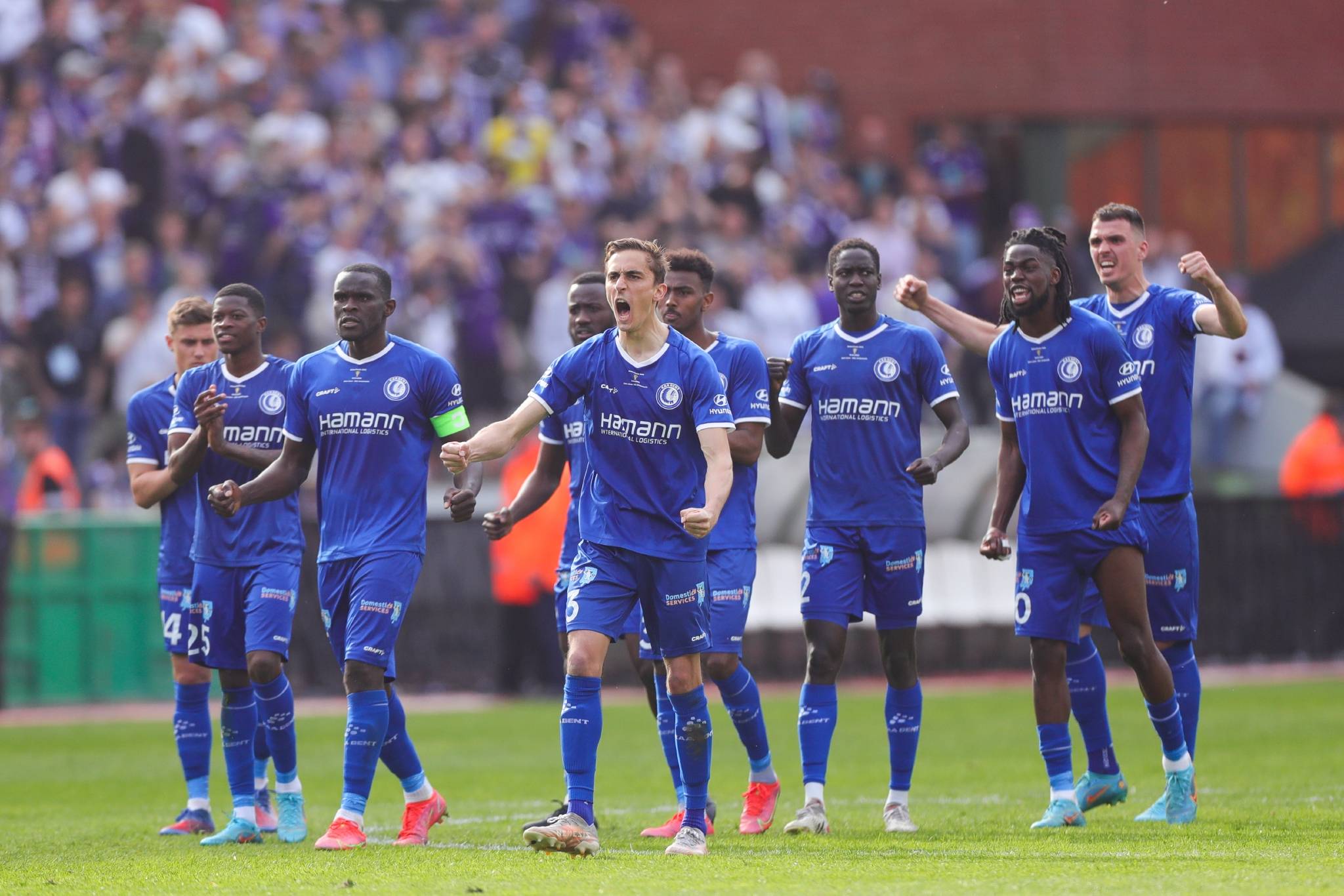 皇家贝蒂斯客场取胜，球迷欢呼