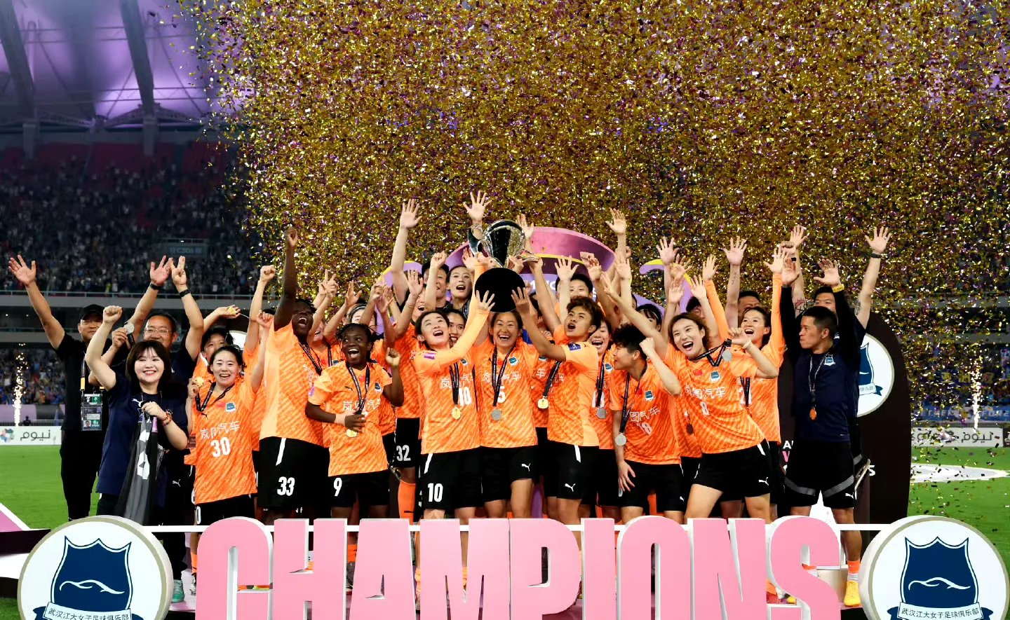 雷火电竞充值-体育风采！女子球队运动员用实力诠释团结合作的简单介绍