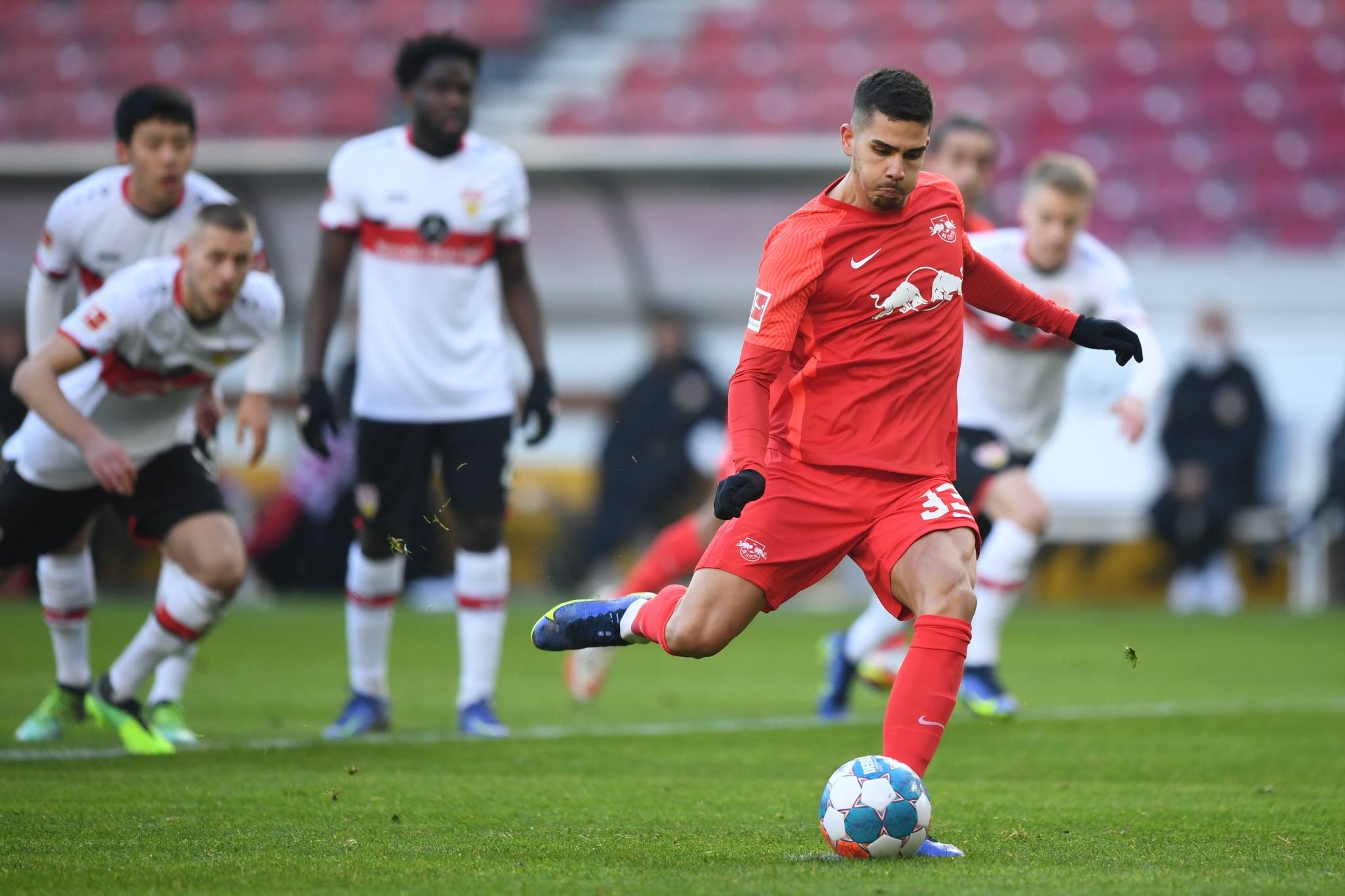 关于莱比锡红牛鏖战中国乒乓球队，雨果·卡尔德拉诺团战一打五鏖战多局八强赛，成为赛场最大亮点的信息