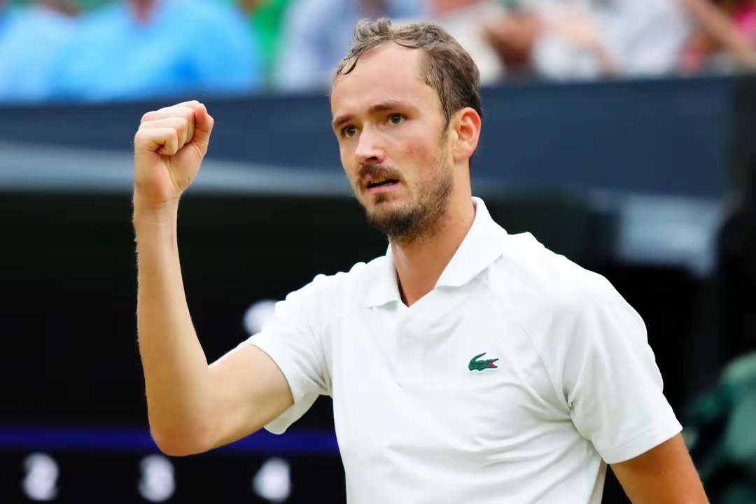 雷火电竞简介-法网力克温网，梅德韦杰夫点燃赛场